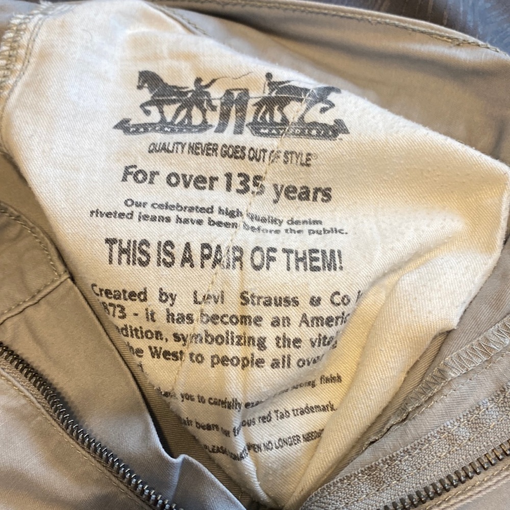 Levi’s grey cargo men’s shorts size 42